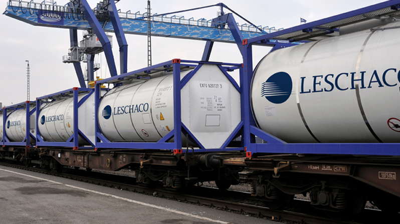 Tank container: Many tank containers on a freight train. The white tank containers are printed with a large Leschaco logo Tank container: Many tank containers on a freight train. The white tank containers are printed with a large Leschaco logo